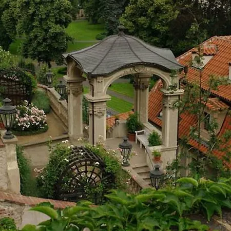Dum U Cerneho Beranka Prag