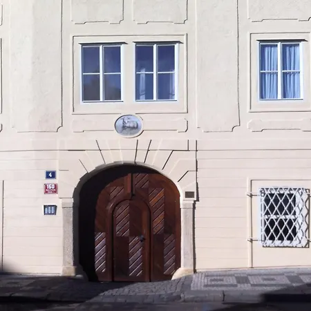 Dum U Cerneho Beranka Prague