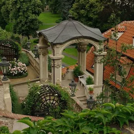 Dum U Cerneho Beranka Prag